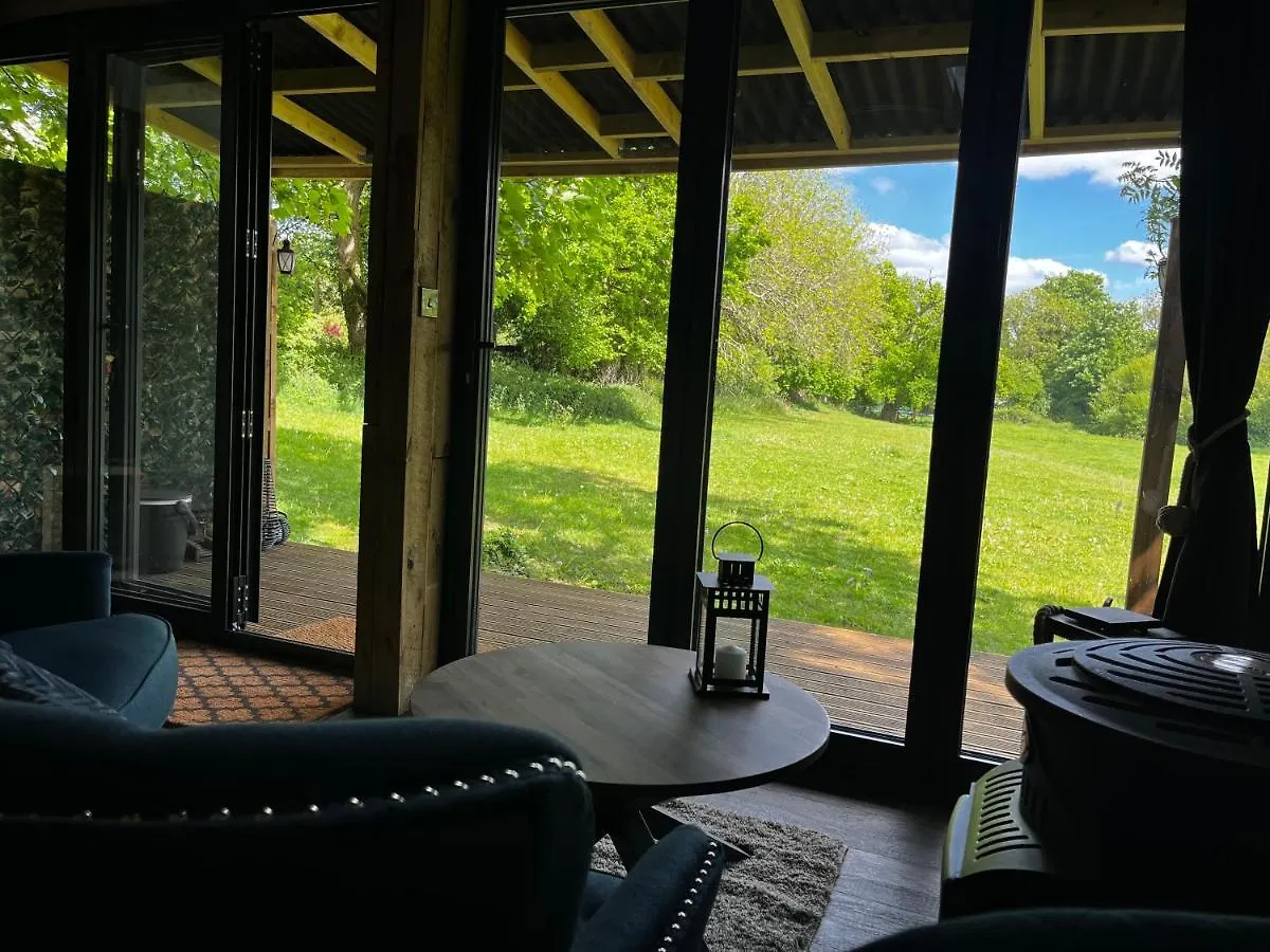 Lynbrook Haybarn, Cabin, Outdoor Kitchen And Hot Tubs Apartment Ringwood 0*,