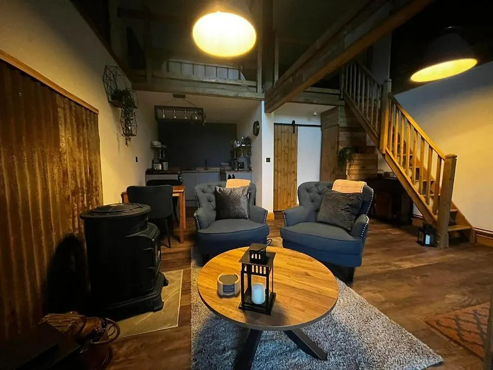 Lynbrook Haybarn, Cabin, Outdoor Kitchen And Hot Tubs Apartment Ringwood