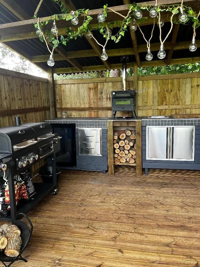 Lynbrook Haybarn, Cabin, Outdoor Kitchen And Hot Tubs Apartment Ringwood