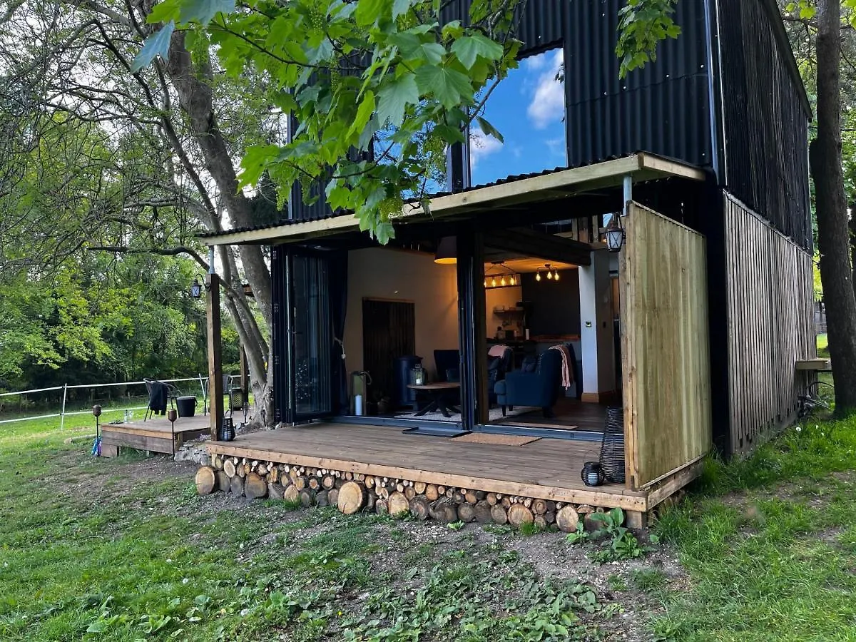 Lynbrook Haybarn, Cabin, Outdoor Kitchen And Hot Tubs Apartment Ringwood 0*,  United Kingdom